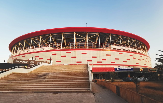 东体：恒大暴雷时广州队债务超100亿，其中欠恒大的部分就达80亿.